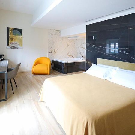 Municipio Luxury Suite Naples Exterior photo