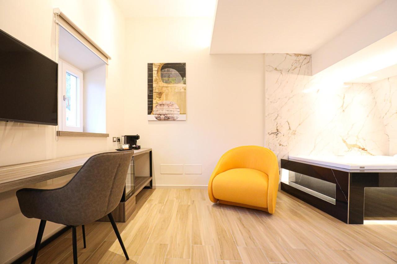 Municipio Luxury Suite Naples Exterior photo